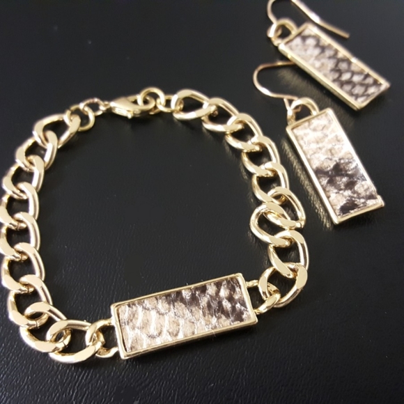 Gold Tone Chain Bracelet & Earrings - Picture 2 of 4